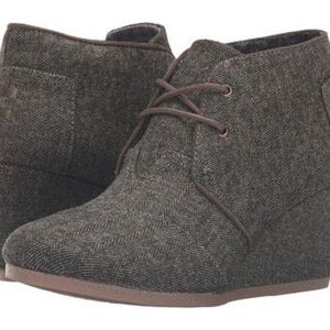 2/$50 NWOT Toms Herringbone Desert Wedges Tweed